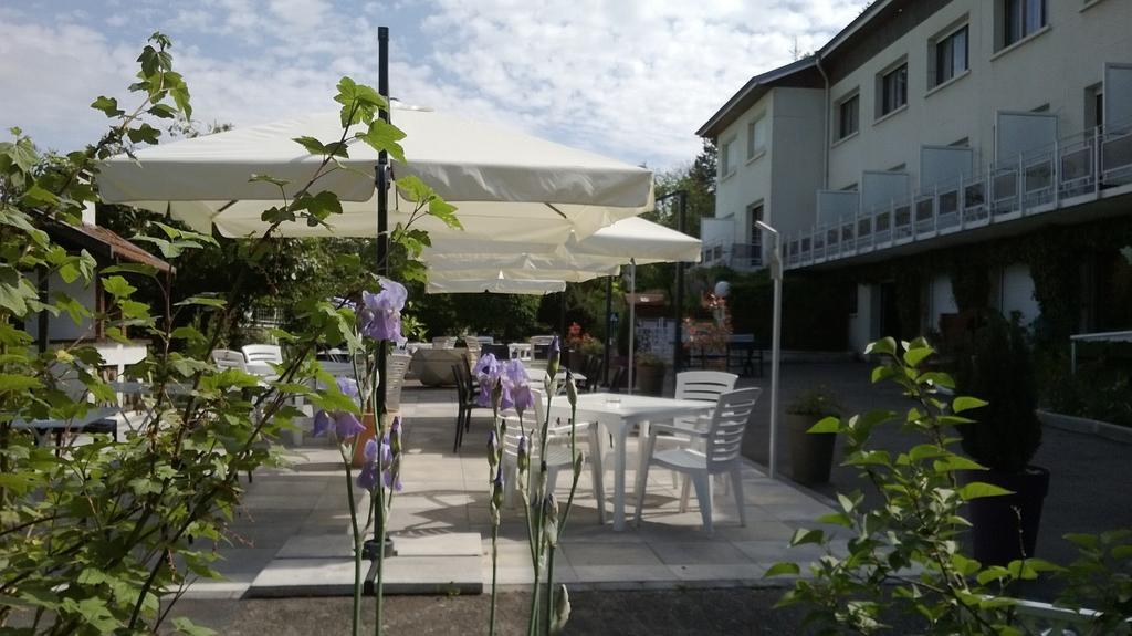 Logis Hotel Maison Carree Restaurant O Carre Dart Mereville  Exterior photo
